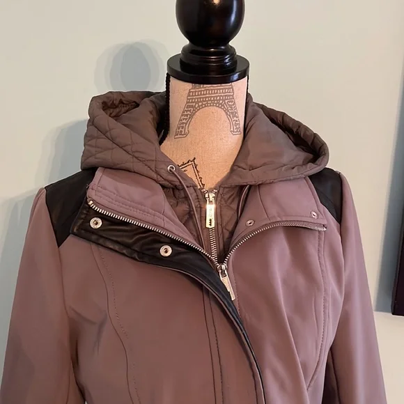 WATERPROOF JACKET ✨ - Picture 5 of 5